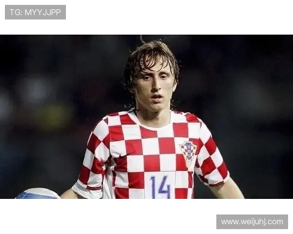 莫德里奇 vs 哈维：两代中场大师的风格与战术角色对比