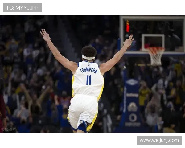 克莱·汤普森无球跑动制造空位，三分效率领跑联盟后卫